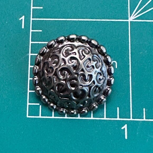- Vintage raised scallop design beaded border matte silver buttons .75” diameter - Picture 4 of 4